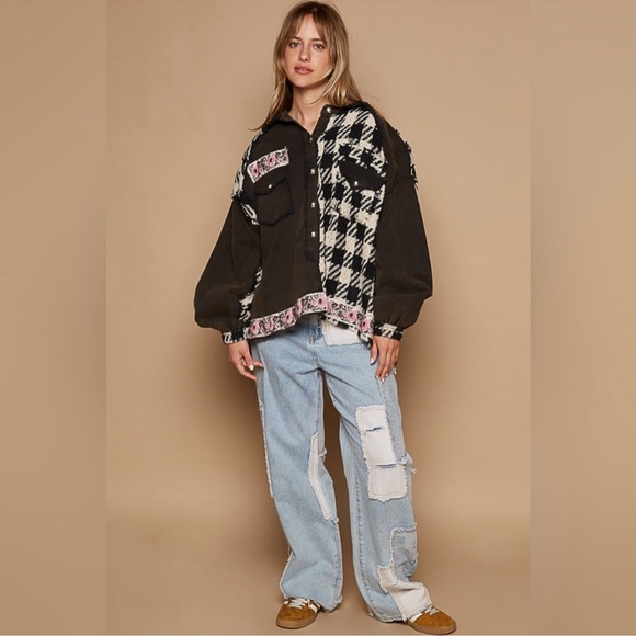 70. NWOT POL Black & Cream Plaid w/Floral Trim Button Down Shirt Shacket - Picture 3 of 7